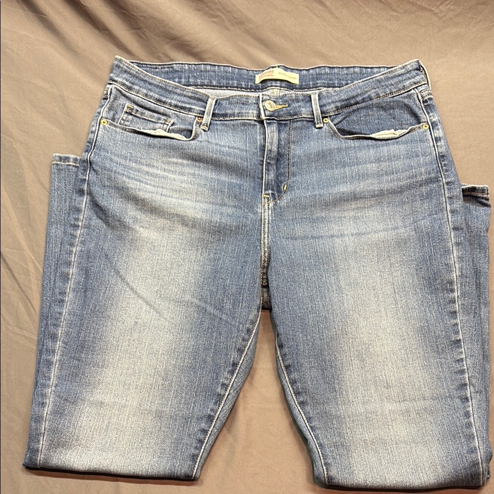 Signature by Levi Strauss Women's 16P Mid-Rise Straight Leg Petite Blue Jeans